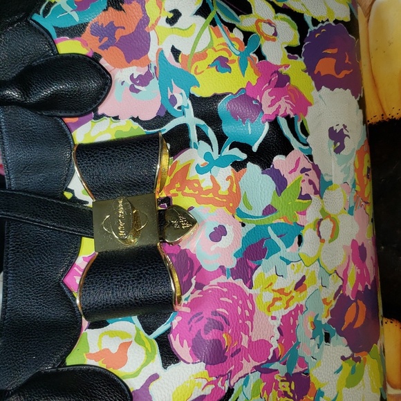 Betsey Johnson Handbags - 💘🖤💘 BETSEY JOHNSON BOW FLORAL ILLUSION SATCHEL TOTE BAG PRINT